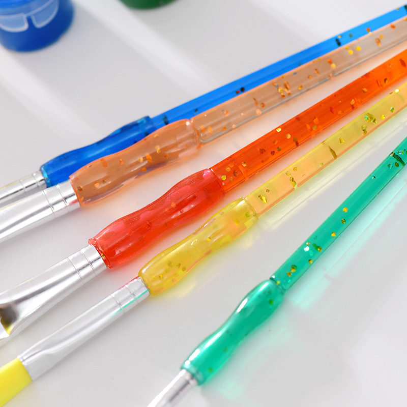 Детская блестящая кисть с мягкой рукой