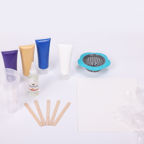 Предварительно смешанный заливящая краска с холстом